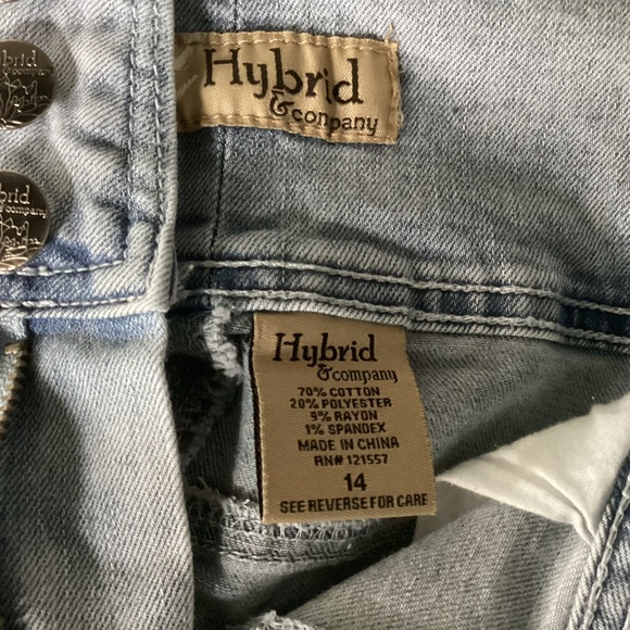 Hybrid 3-button Distressed Capris - Picture 4 of 7